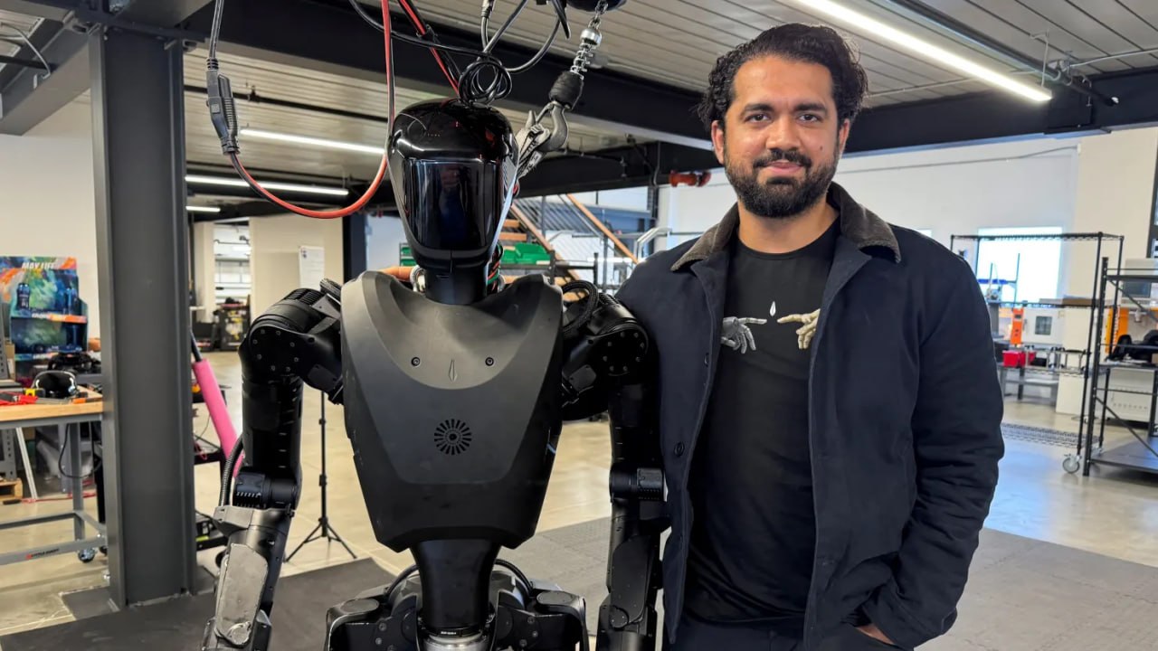 Sankaet Pathak – osnivač i glavni izvršni direktor (CEO) kompanije Foundation Future Industries, startapa iz Silicijumske doline koji razvija humanoidne robote Phantom Mk1 i Mk2. 
